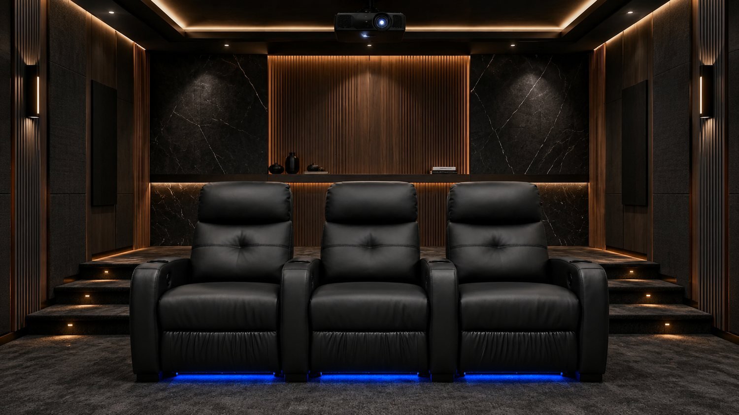 Fauteuils LumeO Sava en cuir noir installés dans une salle home cinéma habillée de marbre et de bois